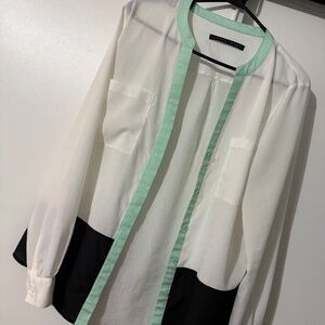 Ivanka Trump classy shrug cum top